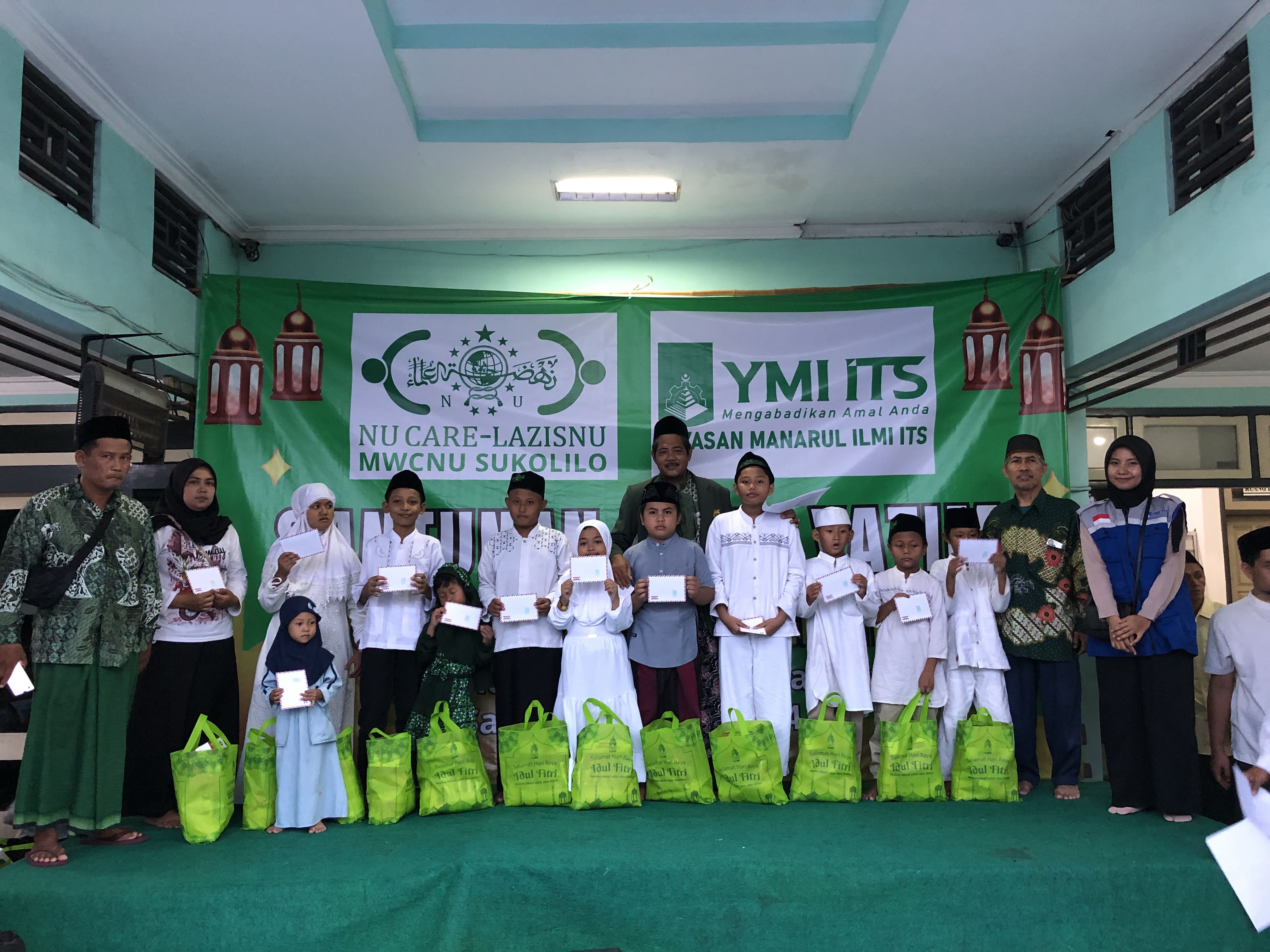 Yayasan Manarul Ilmi ITS Background